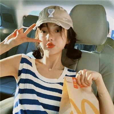 山南伴游女生铎忆柏的资料